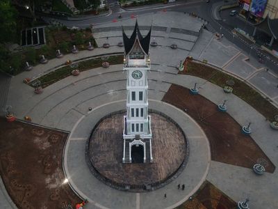 Jam Gadang: Big Bennya Bukittinggi yang Sangat Ikonik!