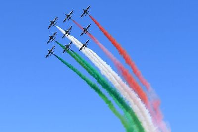 FOTO: Atraksi Tim Aerobatik Italia untuk Solidaritas Covid-19