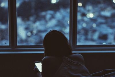 Pancaran Sinar Biru dari Gadget Bahayakan Kesehatan Kulitmu