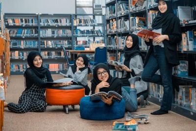 Grup Vokal Putih Abu-Abu Disebut-Sebut Girlband Versi Syariah
