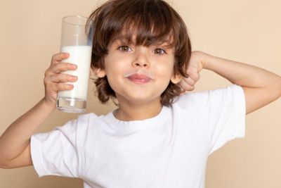 Dokter Ini Beberkan Tips Memilih Susu yang Tepat untuk Anak Gen Alpha