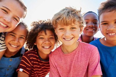 Lakukan 4 Cara Ini untuk Bangun Self Esteem Pada Anak