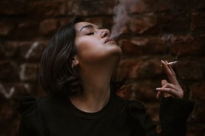 Ini Bahaya Merokok yang Hanya Dialami Perempuan