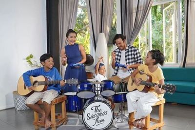 Kompak, Ini 5 Gaya Parenting Dwi Sasono dan Widi Mulia