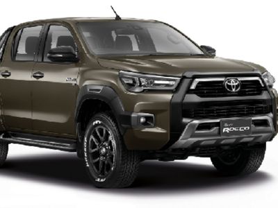 Toyota Hilux Facelift Tampil dengan Wajah Baru