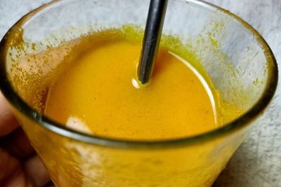 Membuat Smoothie Kunyit, Minuman Ampuh Atasi Peradangan dalam Tubuh