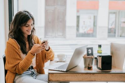 Tak Perlu Waktu Lama, Ini 3 Zodiak yang Paling Cepat Balas Chat