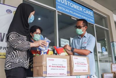 Astra Honda Salurkan Ribuan Paket Sembako dan Masker