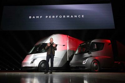 Tesla akan Mengembangkan Van Listrik Berkapasitas 12 Penumpang