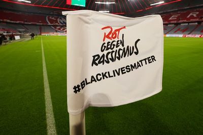 FOTO: Pesan Black Lives Matter dari Lapangan Hijau
