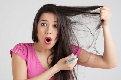 Keramas Setiap Hari Justru Bisa Merusak Rambut, Ini Buktinya