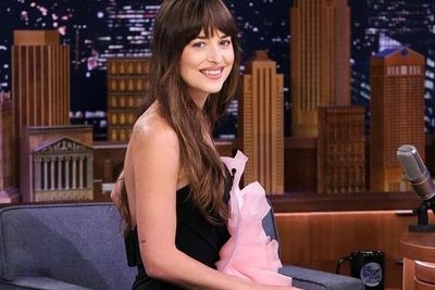 Dakota Johnson Akan Bintangi Serial Fiksi Rodeo Queens di Amazon
