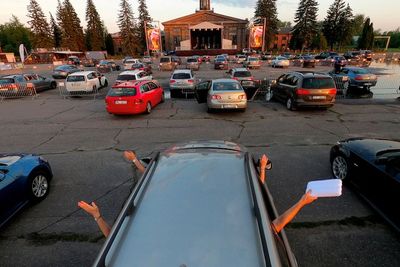 FOTO: Konser Musik Drive-In untuk Cegah Virus Corona
