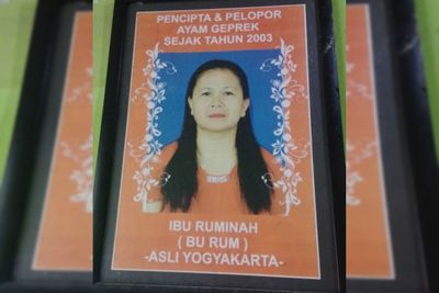 Mengenal Ibu Ruminah Sang Pencetus Ayam Geprek di Indonesia