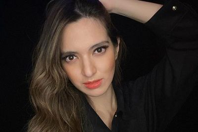 Karaoke dari Handphone Bikin Nia Ramadhani Betah di Kamar Mandi
