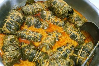 Membuat Buntil Daun Singkong Untuk Sajian di Akhir Pekan