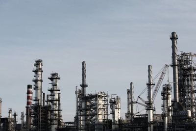 Harga Minyak Kembali Merosot, Apa Penyebabnya?