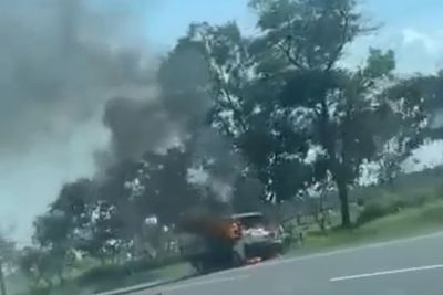 Mobil Terbakar di Tol Padaleunyi