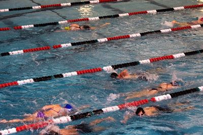 3 Panduan yang Harus Diterapkan saat Berenang di Kolam Renang Umum