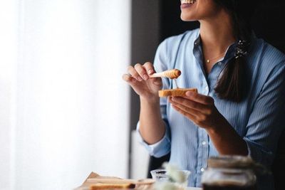 Cara Tepat Konsumsi Madu Menurut Spesialis Gizi