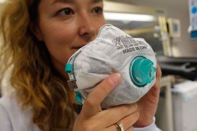 FOTO: Begini Wujud Masker Disinfeksi Mandiri Buatan Israel