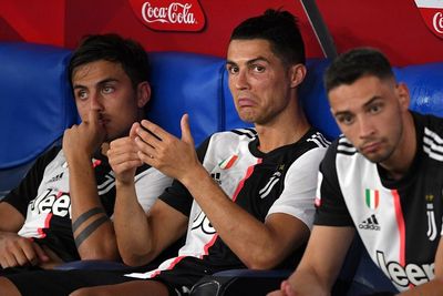 FOTO: Ekspresi Sedih Cristiano Ronaldo Usai Dikalahkan Napoli