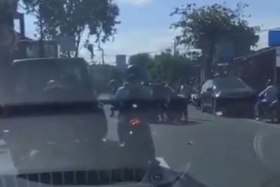 Video Pengendara Sepeda Motor Tewas Terlilit Tali Layangan di Bali