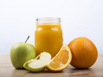 Kurangi Nyeri Haid dengan Meminum Jus Apel Jeruk, Begini Resepnya