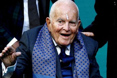 Aktor The Lord of the Rings , Ian Holm Meninggal Dunia