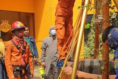 Video Detik-detik Petugas Damkar Evakuasi Bapak dan Anak Tercebur ke Sumur 12 Meter