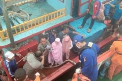 Kapal Nelayan Mati Mesin di Perairan Tapteng, Tim SAR Evakuasi Puluhan Orang