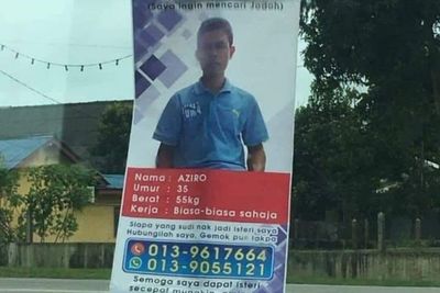 Anti Mainstream! Demi Cari Jodoh, Pria Ini Sampai Pasang Banner di Pinggir Jalan