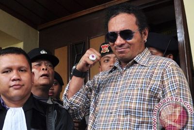 Polisi Sita Parang, Tombak, Golok hingga Bambu Runcing di Markas John Kei
