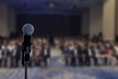 Nonton Konser Musik Kini Harus Sambil Duduk, Bagaimana Tanggapan Promotor?