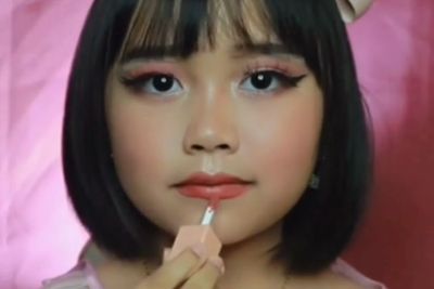Gemas, Bocah Perempuan Ikut Ramaikan Barbie Challenge, Netizen Salfok ke Giginya
