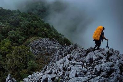 Jangan Sembarangan! Pendaki Pemula Perlu Pahami Kiat Menjelajahi Gunung Indonesia