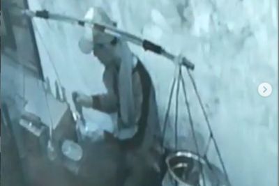 Viral Video Pedagang Bakso Keliling Ludahi Mangkuk Pembeli, Jijik Banget!