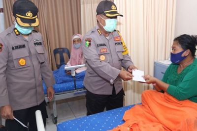 Polda Sumut Bantu Pasien Tumor Dalam Rangka HUT Bhayangkara