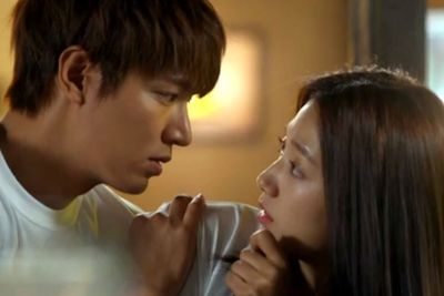 Park Shin Hye Kenang Adegan Ciuman di The Heirs, Lee Min Ho: Dilakukan Berulang Kali