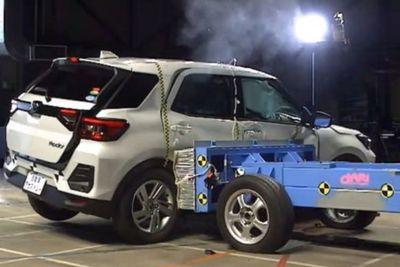 Uji Tabrak, Daihatsu Rocky Aman untuk Penumpang