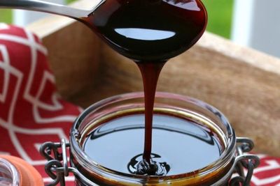Sering Tambah Kecap ke Makanan, Waspada Risiko Hipertensi