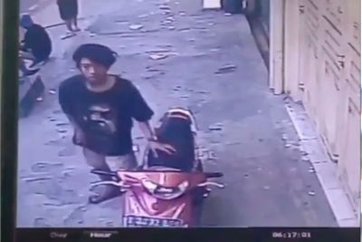 Berhasil Terekam CCTV, Begini Detik-detik Pemuda Curi Yamaha Mio
