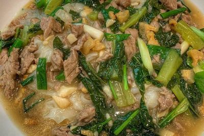 Bosan Makan Nasi? Yuk Bikin Kwetiau Siram Aja