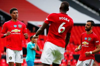 Rio Ferdinand Menilai Duet Bruno Fernandes dan Pogba Tingkatkan Serangan MU