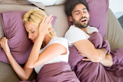 Tidur Mendengkur Bisa Memperburuk Hubungan Pernikahan