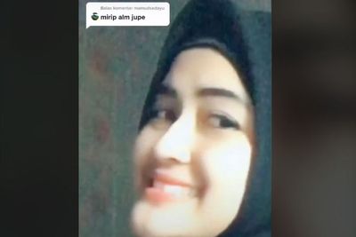 Wanita Ini Berdandan Mirip Almarhum Jupe, Netizen: Langsung Merinding