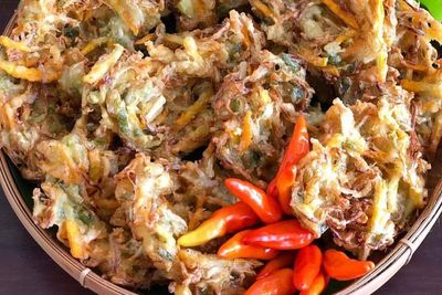 Ngemil Gorengan, Bakwan Sayur Jangan Ketinggalan