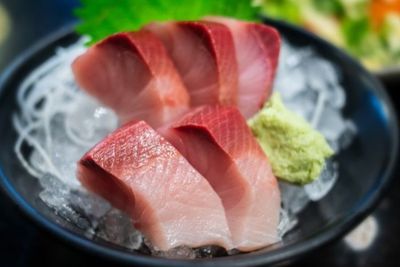 Tak Hanya Salmon dan Tuna, Ternyata Ikan Ekor Kuning Juga Bisa Dimakan Mentah