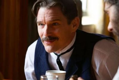 Peran Ethan Hawke sebagai Nikola Tesla dalam Film Biopik Sang Penemu