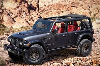 Jeep Wrangler V8 Siap Tantang Ford Bronco